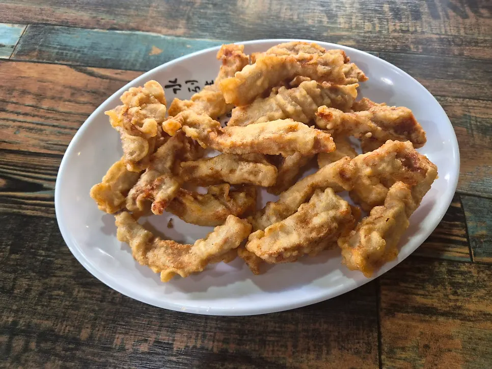 A plate of tangsuyuk with thick sauce on the side