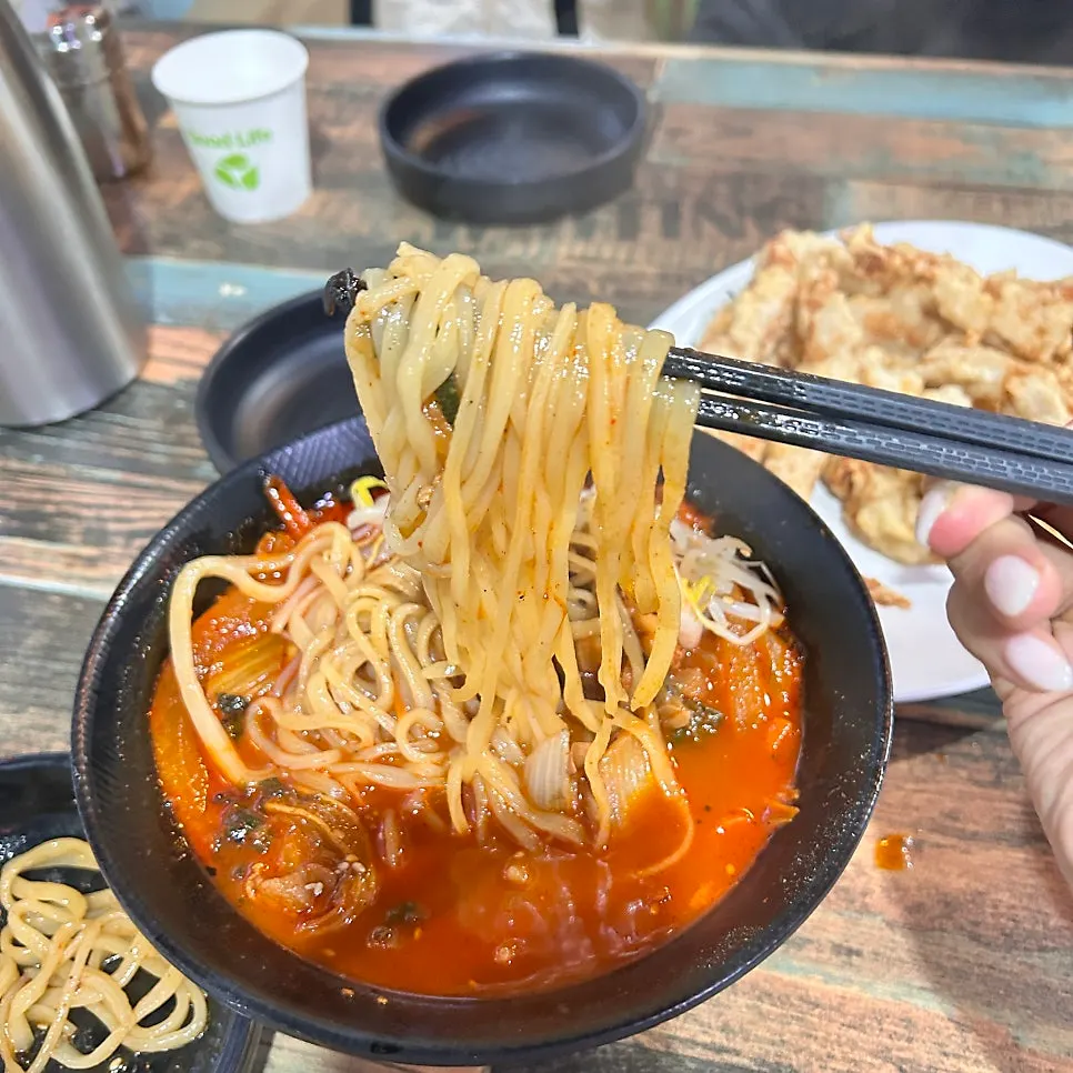 숙주와 해산물이 올라간 짬뽕