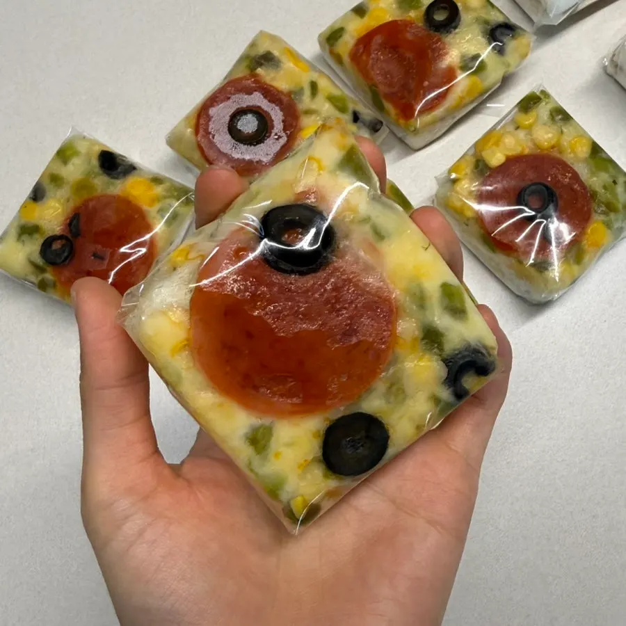 Cross-section of pizza sulgi unwrapped at home