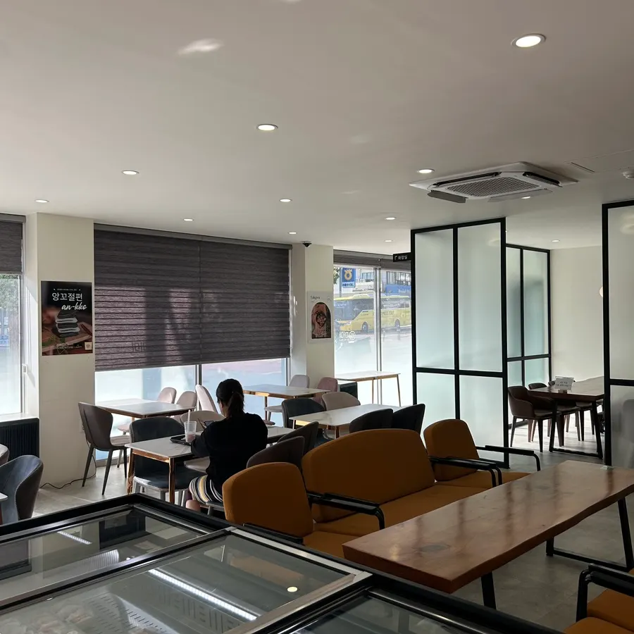 Interior of Tteokmama Yullyang with large seating tables