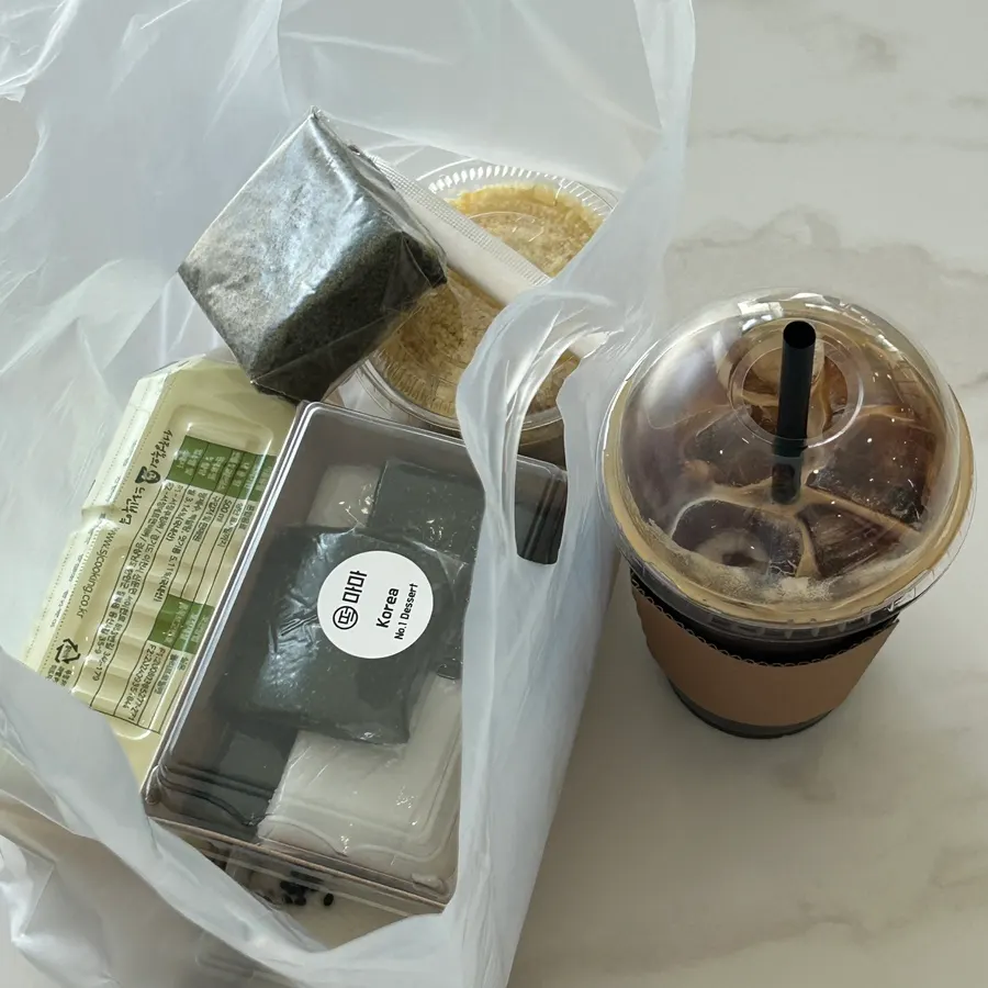 Packaged anggojeolpyeon to go