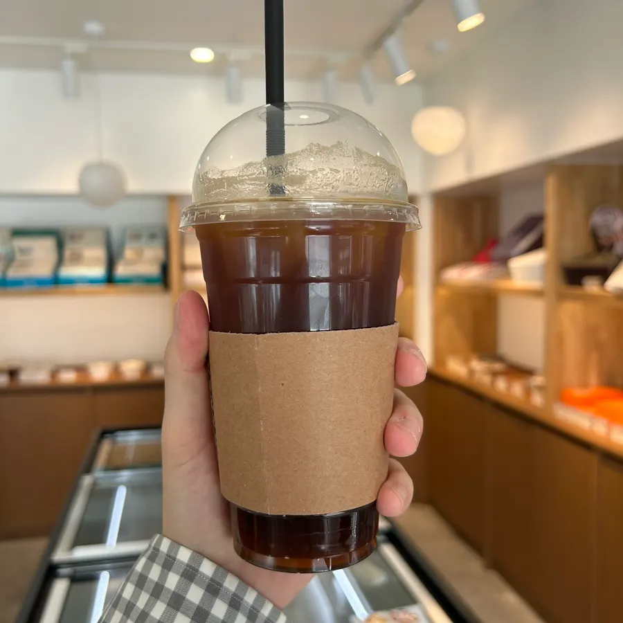 Ice americano, ₩4,500, at Tteokmama Yullyang
