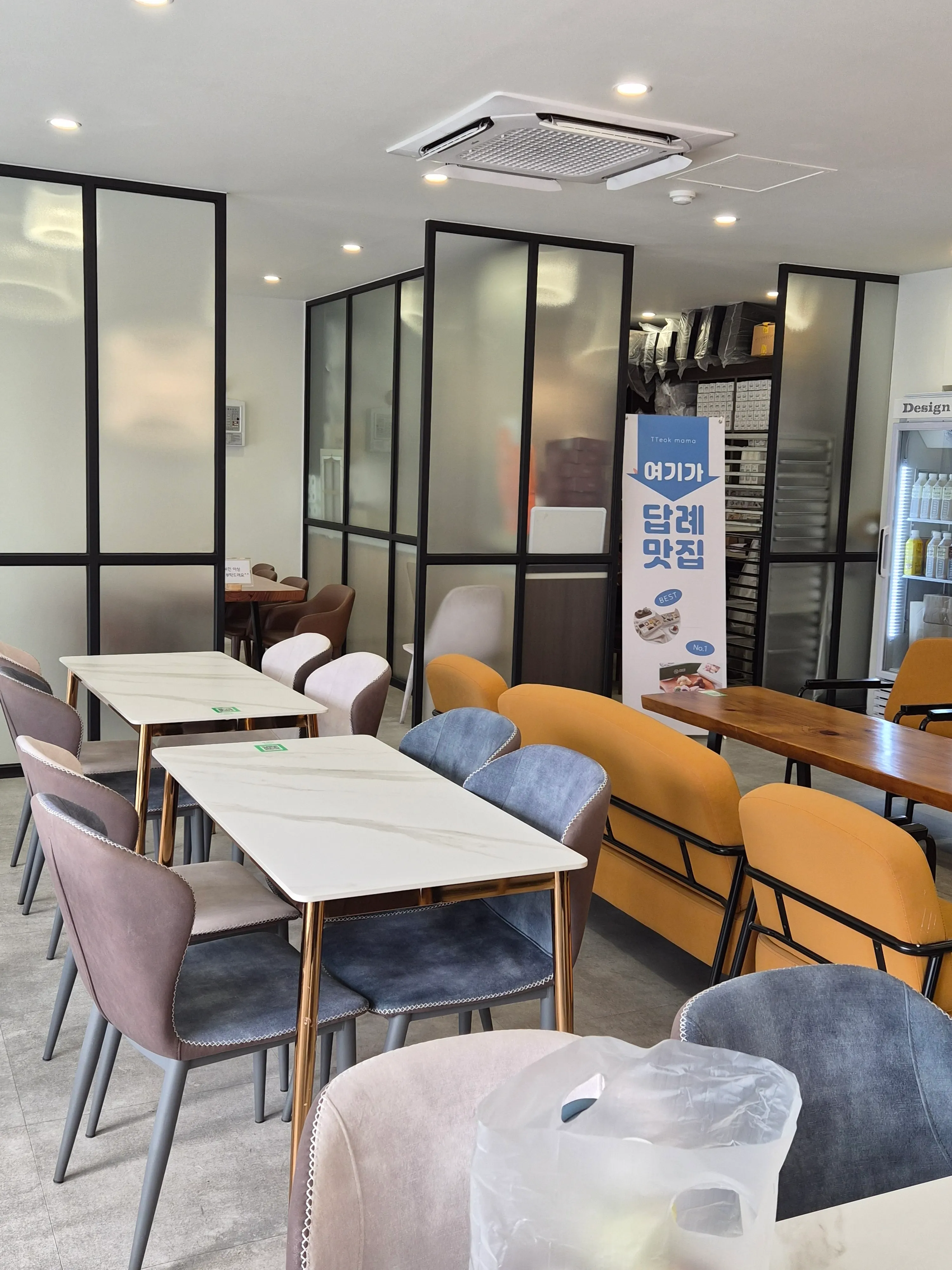 떡마마 율량점 넓은 홀과 좌석