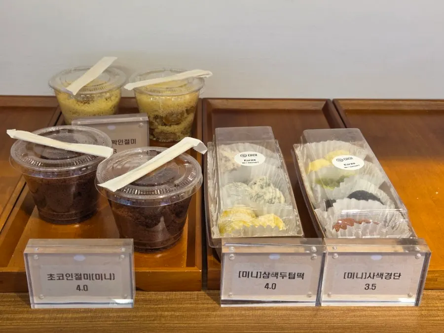 Room-temperature rice cake menu available individually