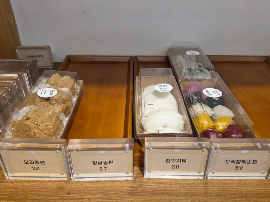 Room-temperature rice cake menu available individually