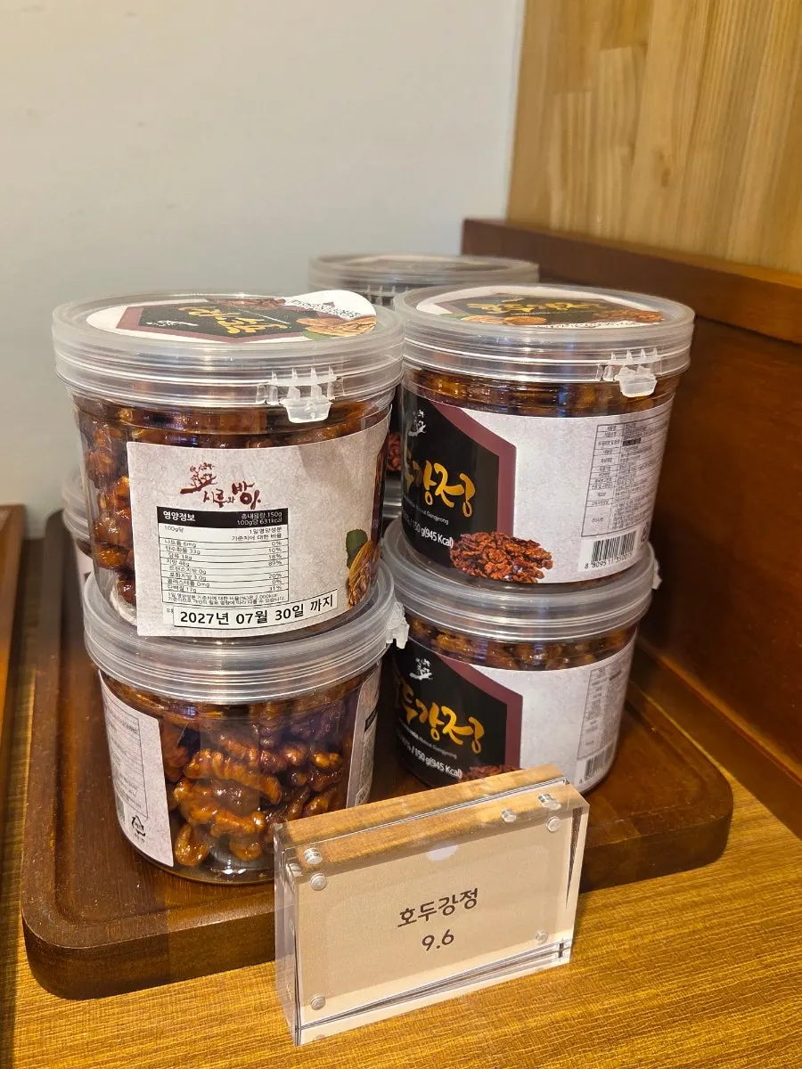 Unusual rice cakes including chocolate injeolmi and Oreo seolgi