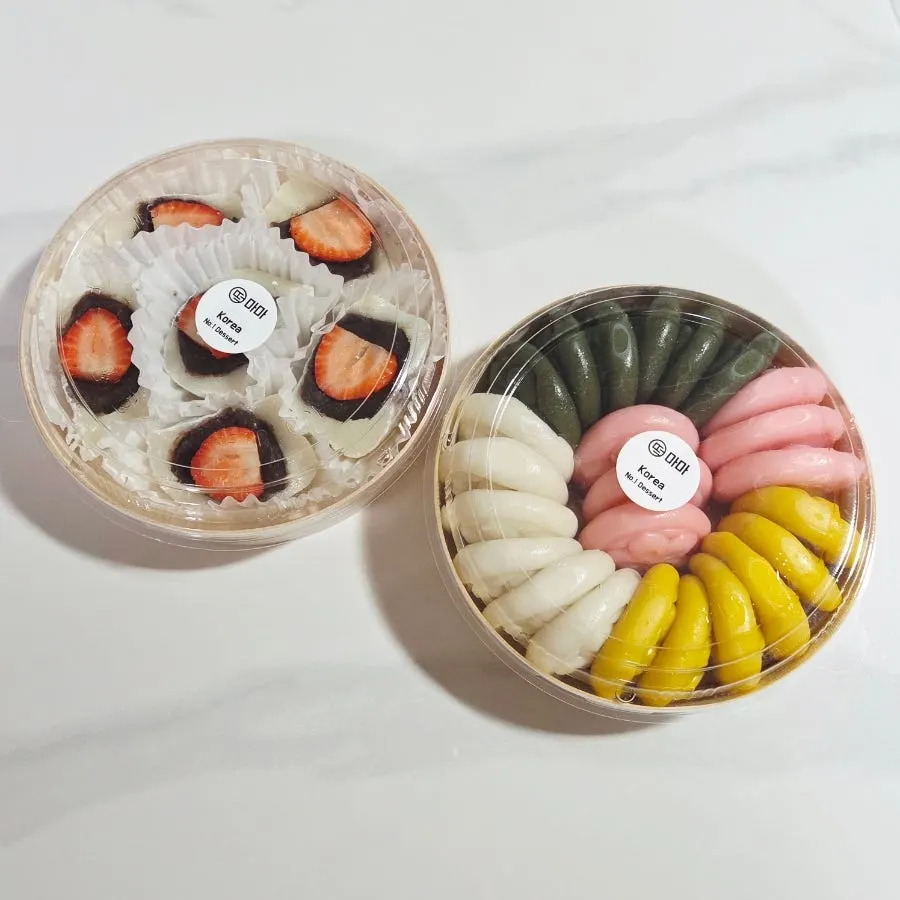 Rice cake set prepared with ribbon wrapping