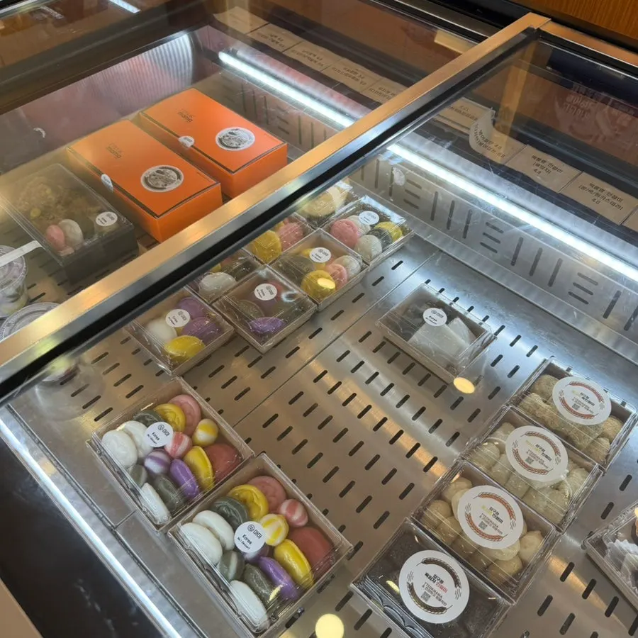 매장에 진열된 다양한 떡