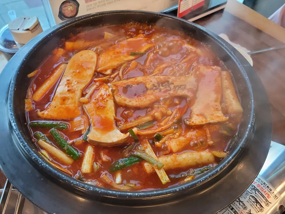 Galbitang for five with multiple rib bones