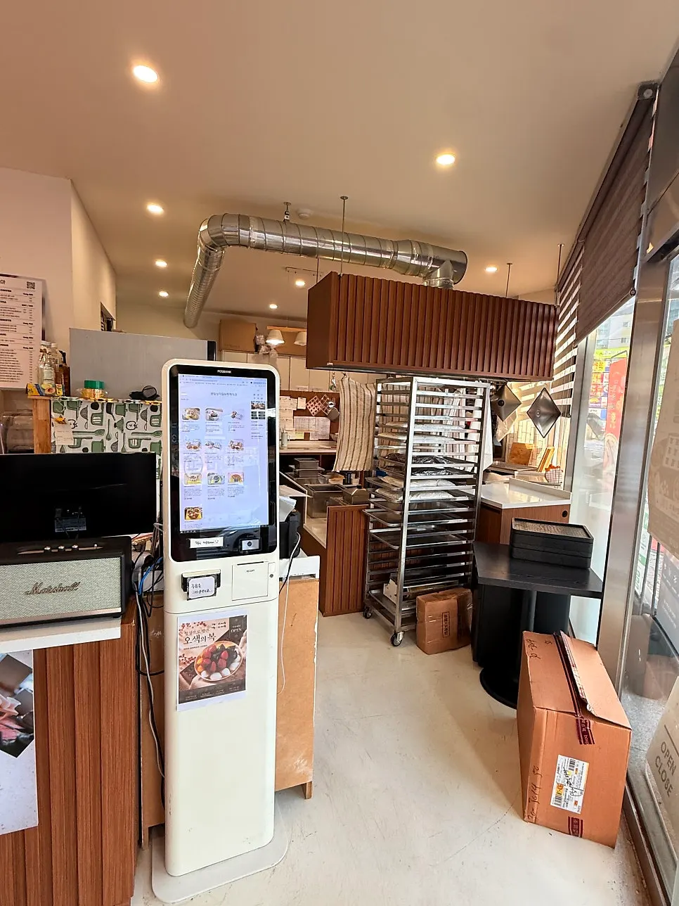 Shop space where you can enjoy tteok with drinks