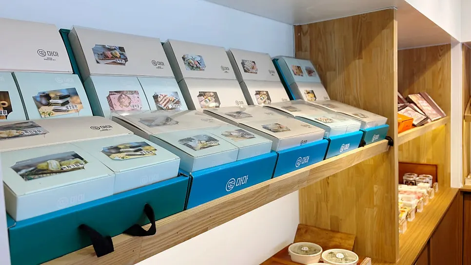냉장 냉동 코너의 과일모찌와 찹쌀떡