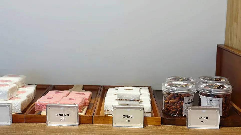 떡마마 냉동 떡 진열 코너