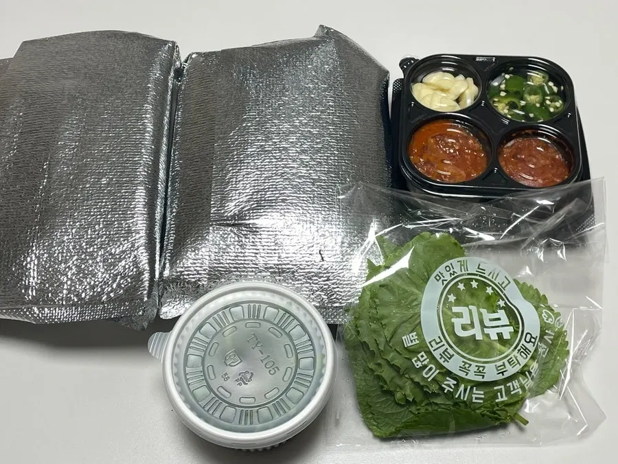 보냉팩에 담겨 온 족발 포장
