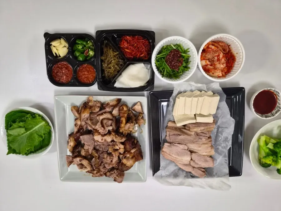 집 상에 차린 청미관 족발보쌈