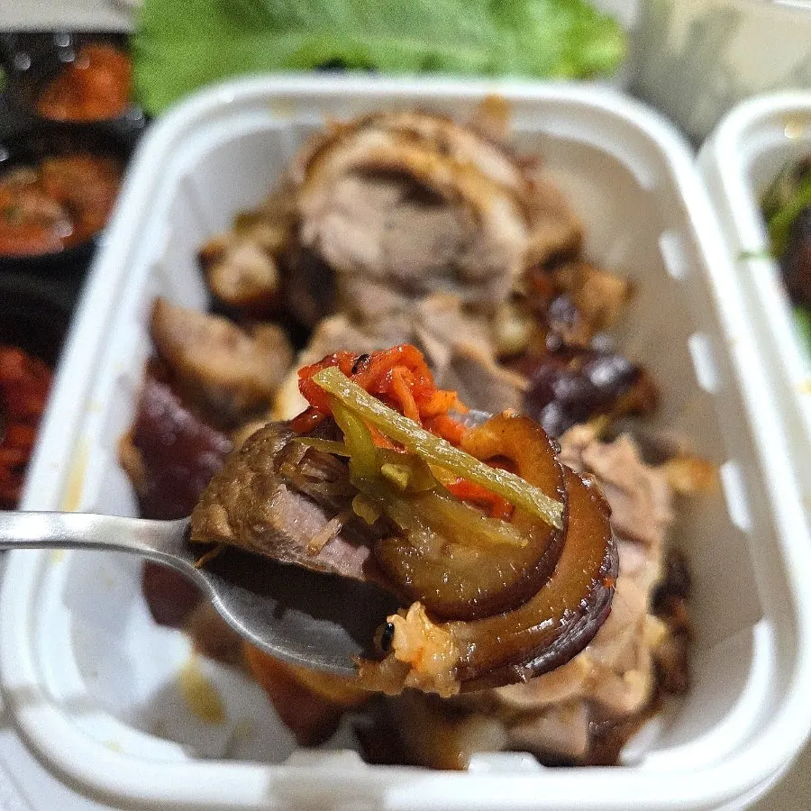 Jokbal eaten together with pickled chili