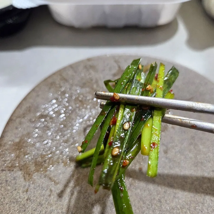 Fragrant chive namul side dish