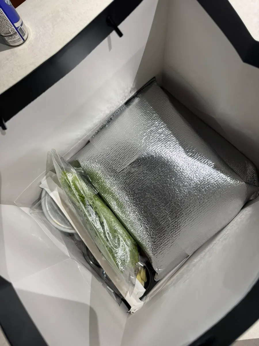 검정 쇼핑백에 담긴 족발 포장