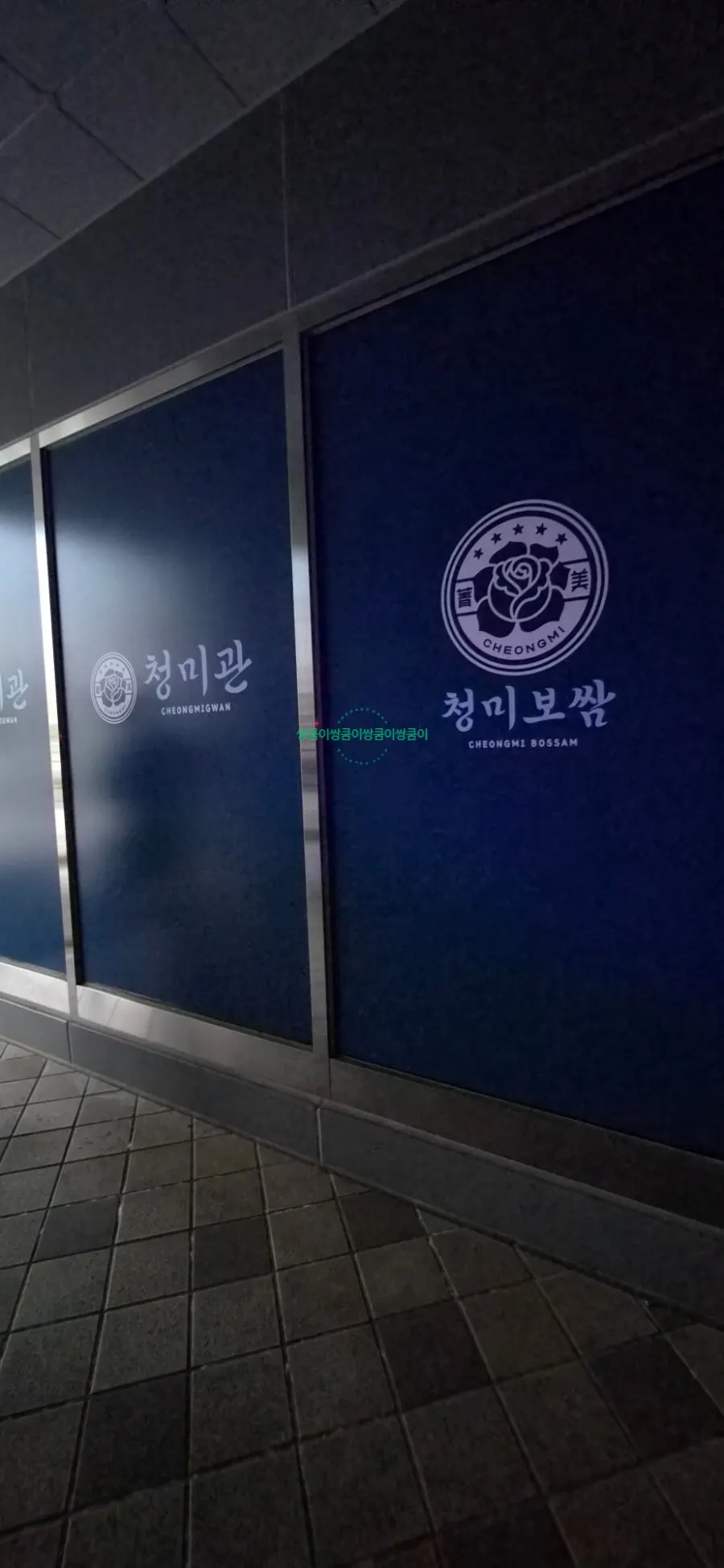 Elevator from the parking lot up to Cheongmigwan