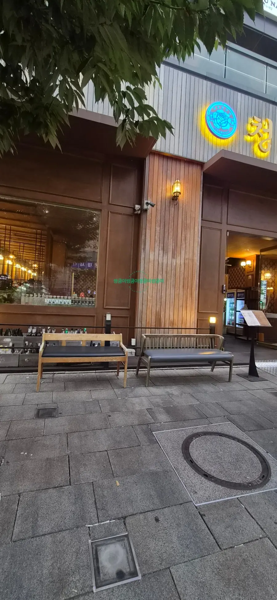Interior and lighting of Cheongmigwan Sejong Naseong Main Branch