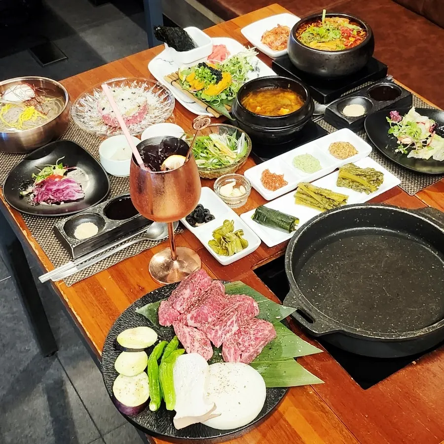 숙성 한우를 즐긴 청라 고깃집 공간