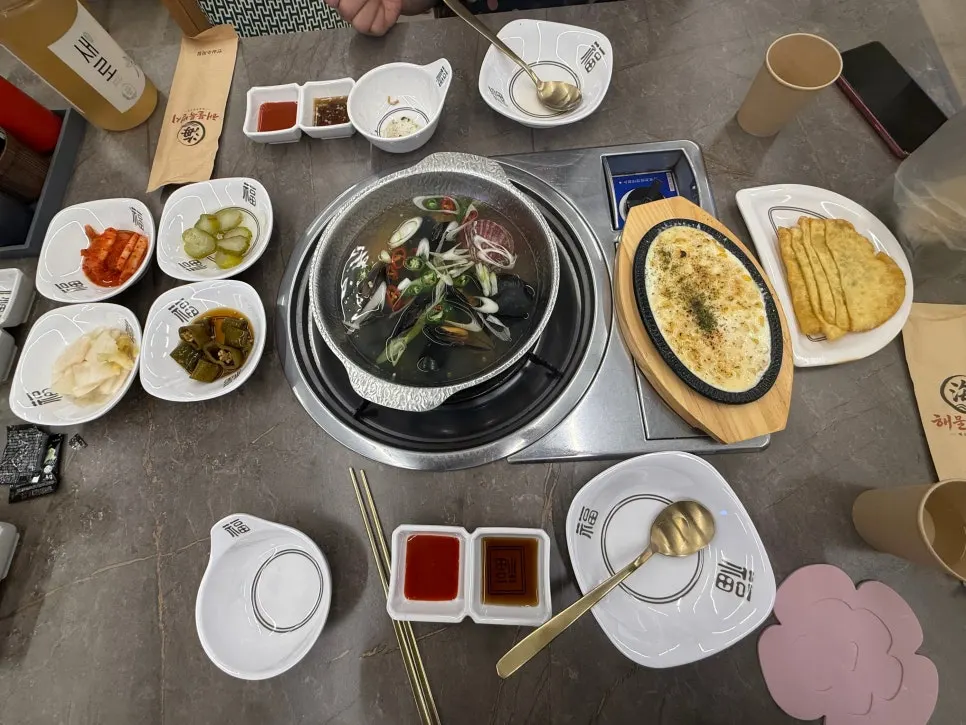 Clam soup and basic side dishes