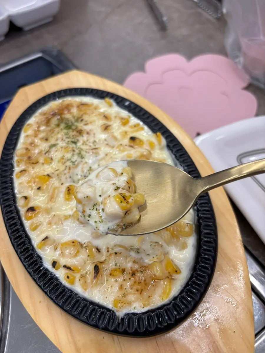 치즈가 늘어나는 철판콘치즈