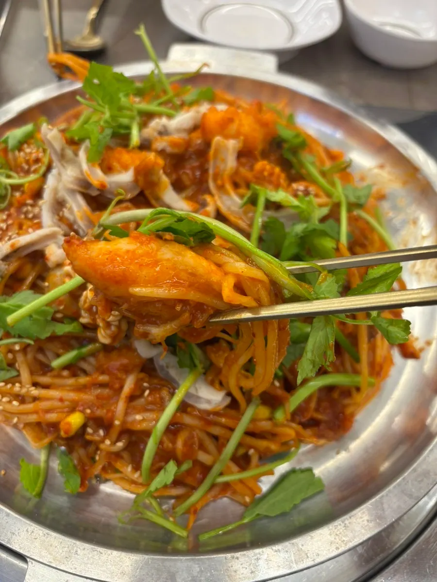 미나리에 싸 먹는 순살 아구찜