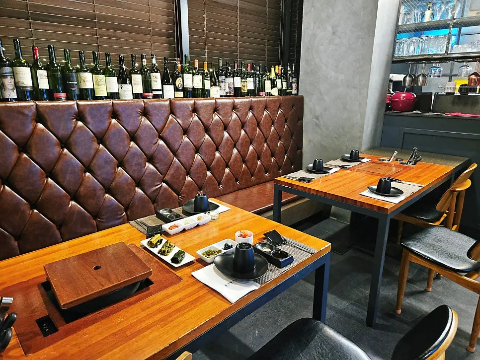 Restaurant-like interior of the Cheongna barbecue restaurant