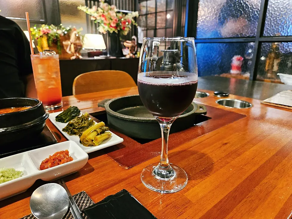 Staff grilling Korean beef in Cheongna