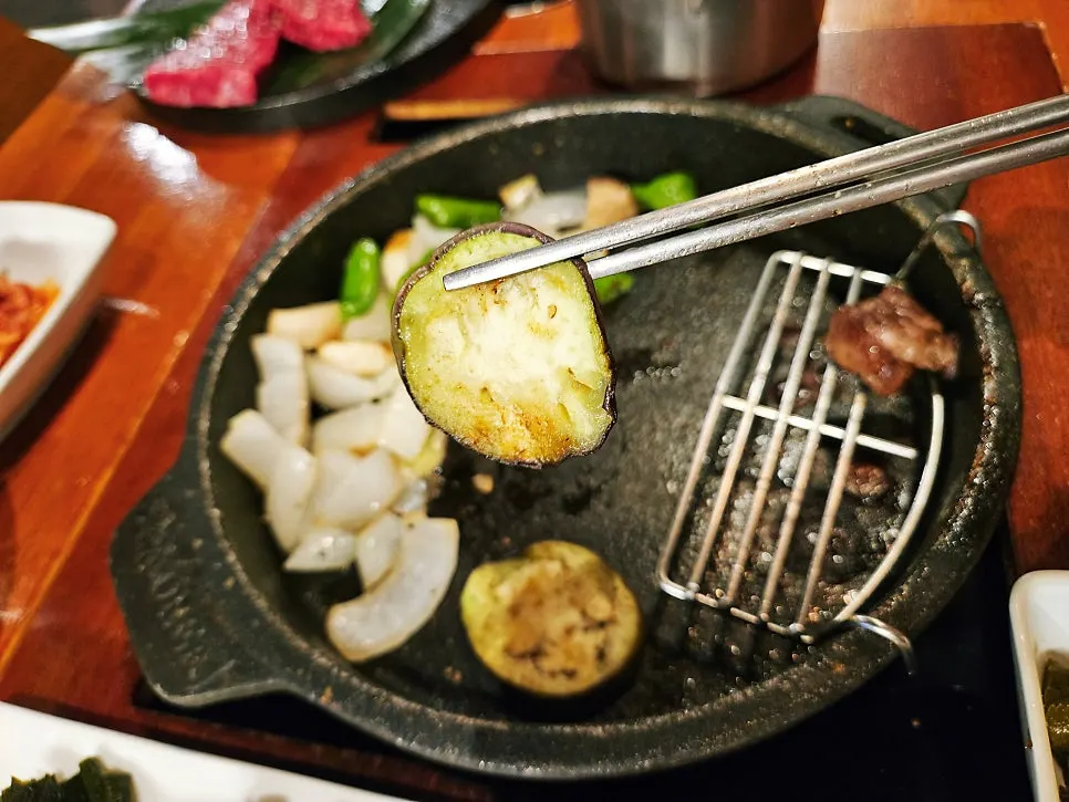 Cheongna sirloin enjoyed with wine