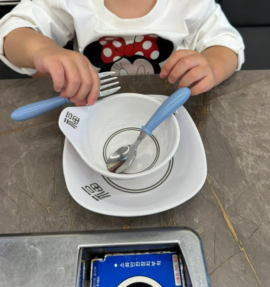 백김치가 있는 밑반찬 셀프 코너