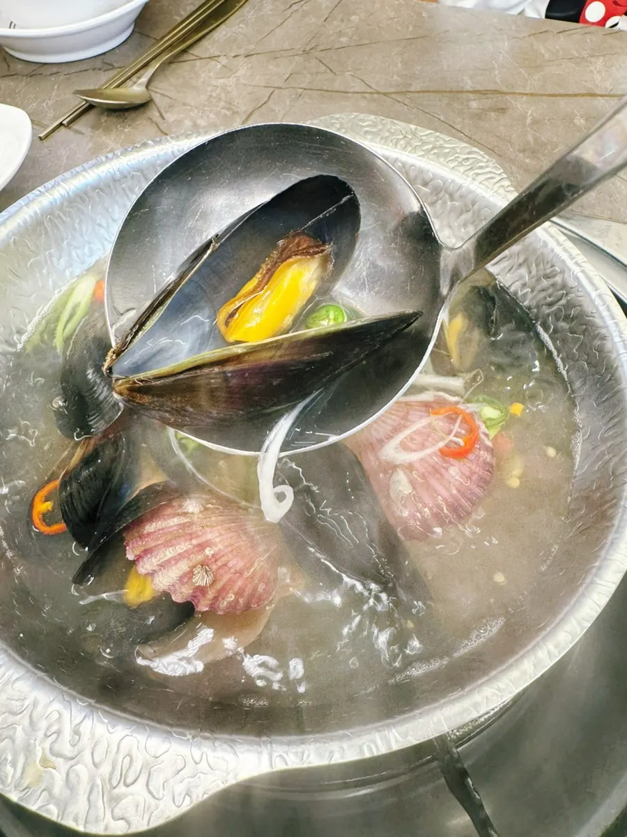 기본으로 나온 맛보기 조개탕