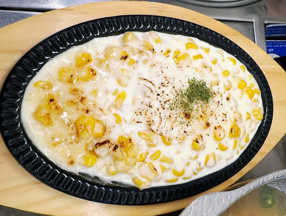 고소하고 부드러운 콘치즈