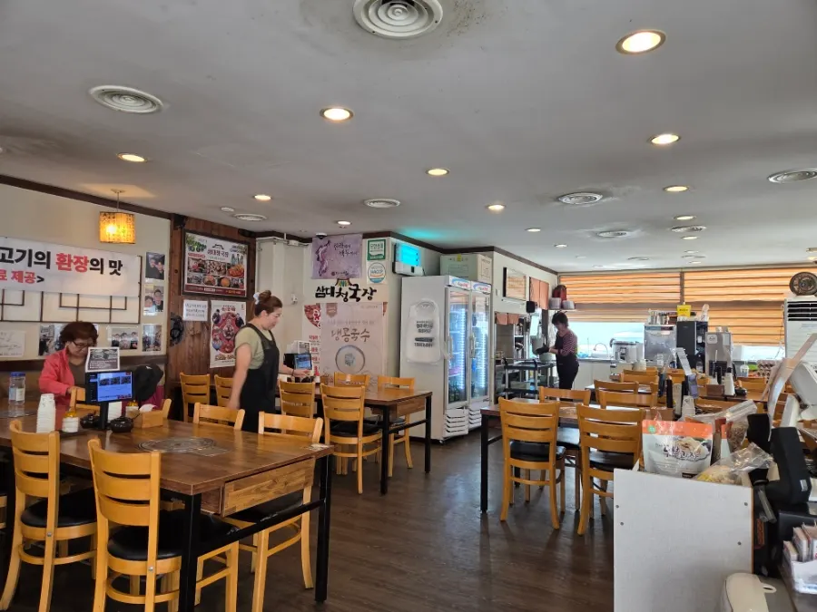삼대청국장 실내 공간