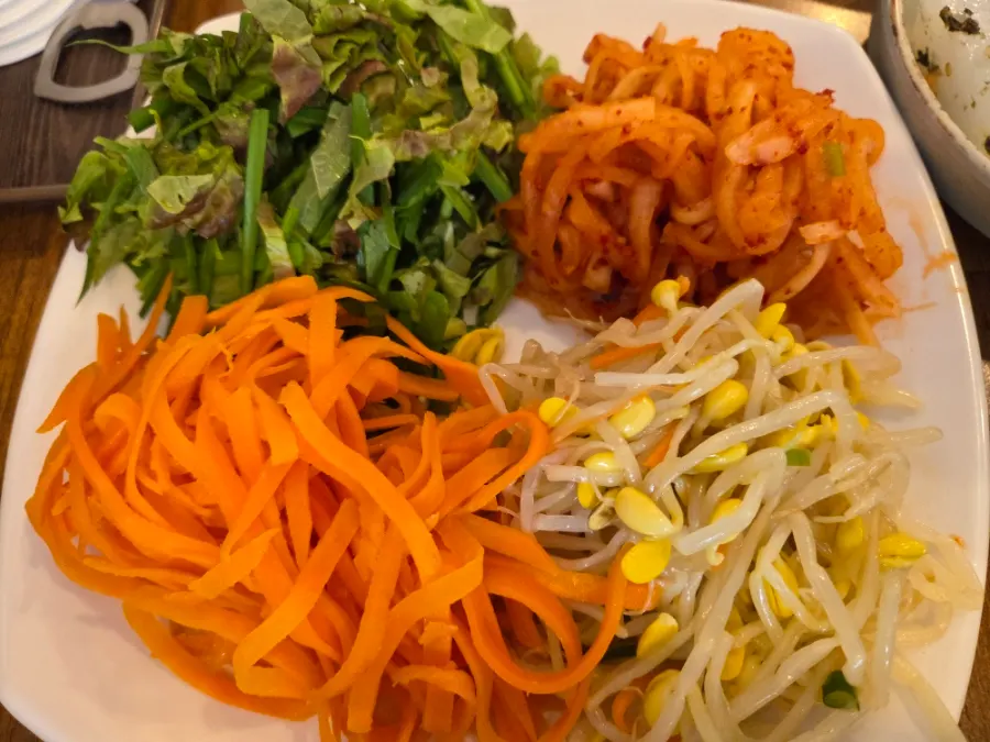 비빔밥용 밑반찬과 나물