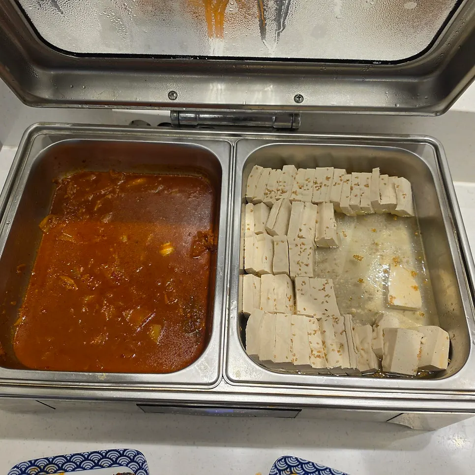 A selection for enjoying eel and beef together