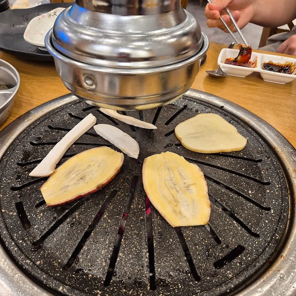 B Set containing a variety of menu items