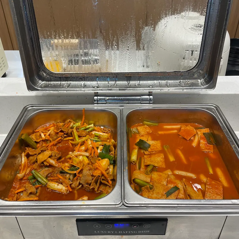 Self-service bar with Korean and Western dishes