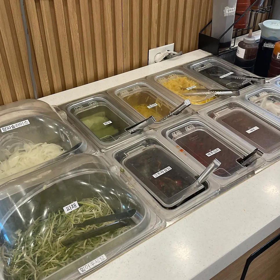 Self-service bar foods to eat with meat