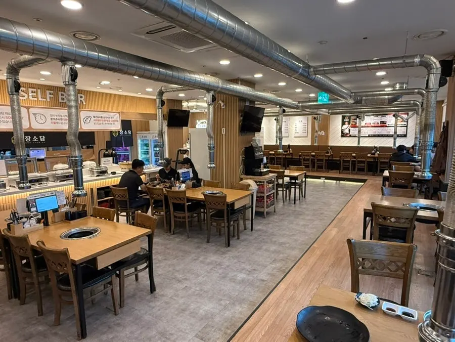 장소담 청라본점 넓은 매장 내부
