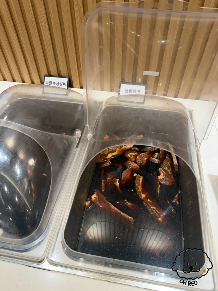 장소담 셀프바 돼지고기 닭고기 코너