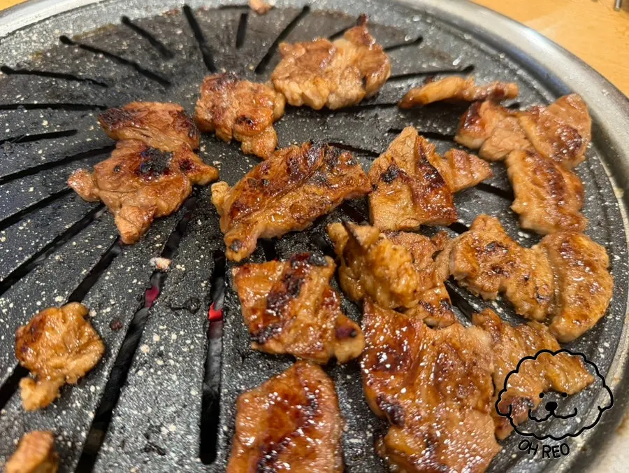 추가 주문한 양념돼지갈비와 장어 반마리