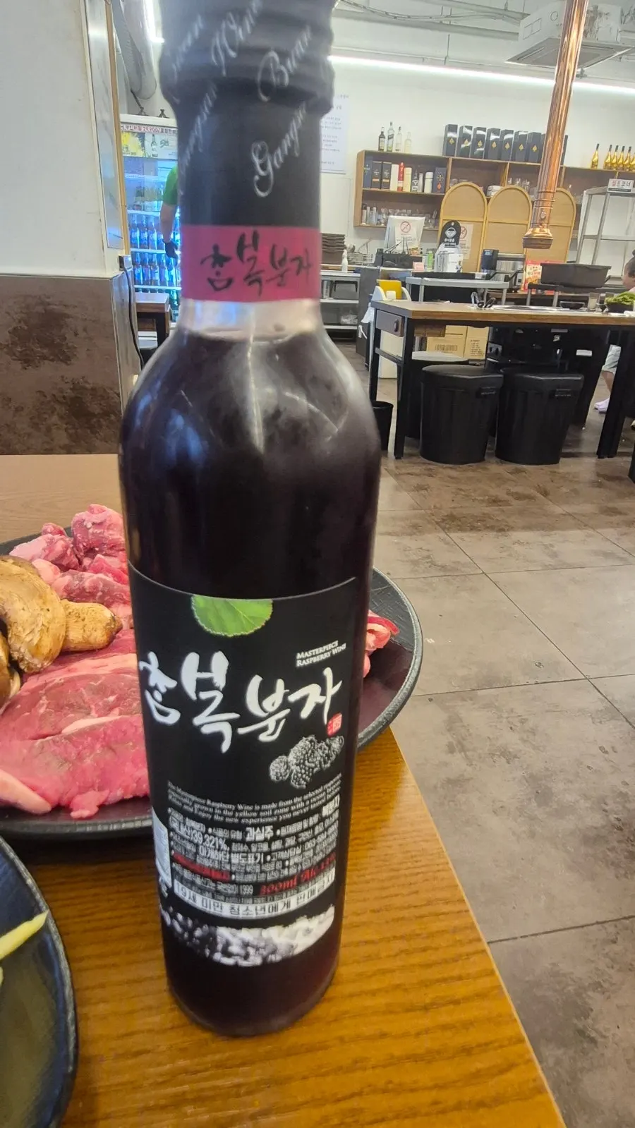 Meal of eel and a variety of meats