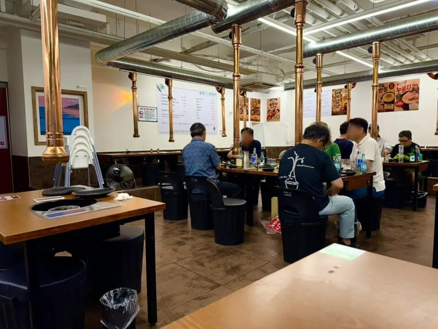 Tables inside the Songrimbok Jangeo Cheongna branch