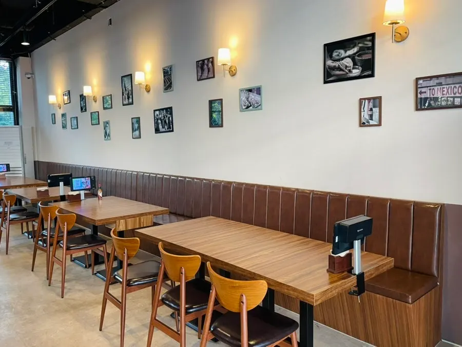 Spacious hall with table seating