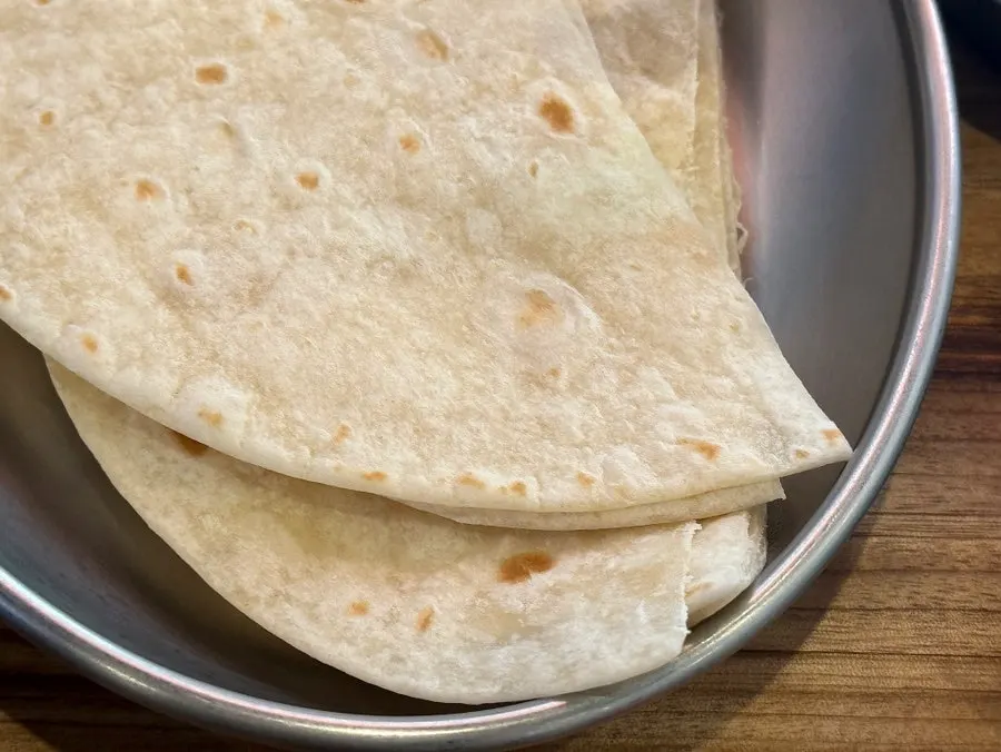 Fajita platter with refilled tortillas