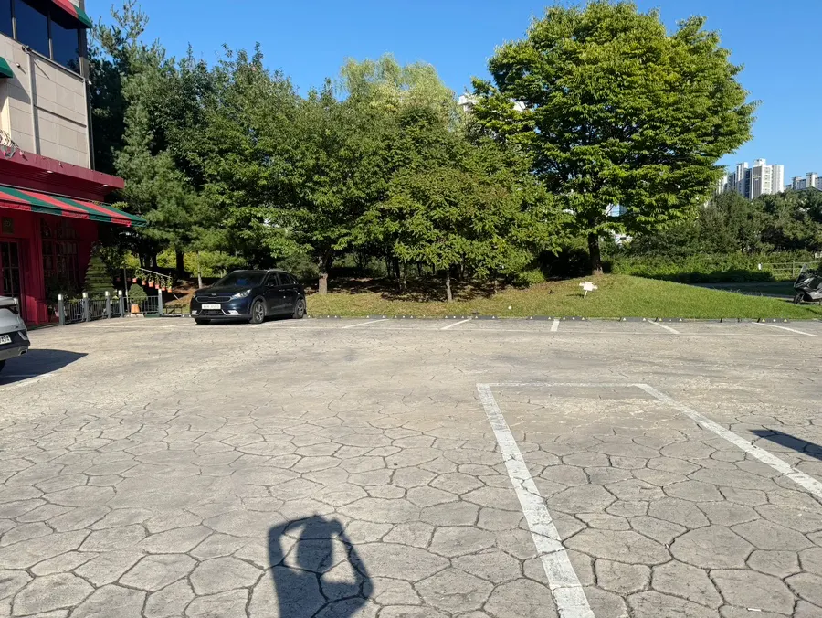 Parking area at Suksung Myeongjak Cheongna