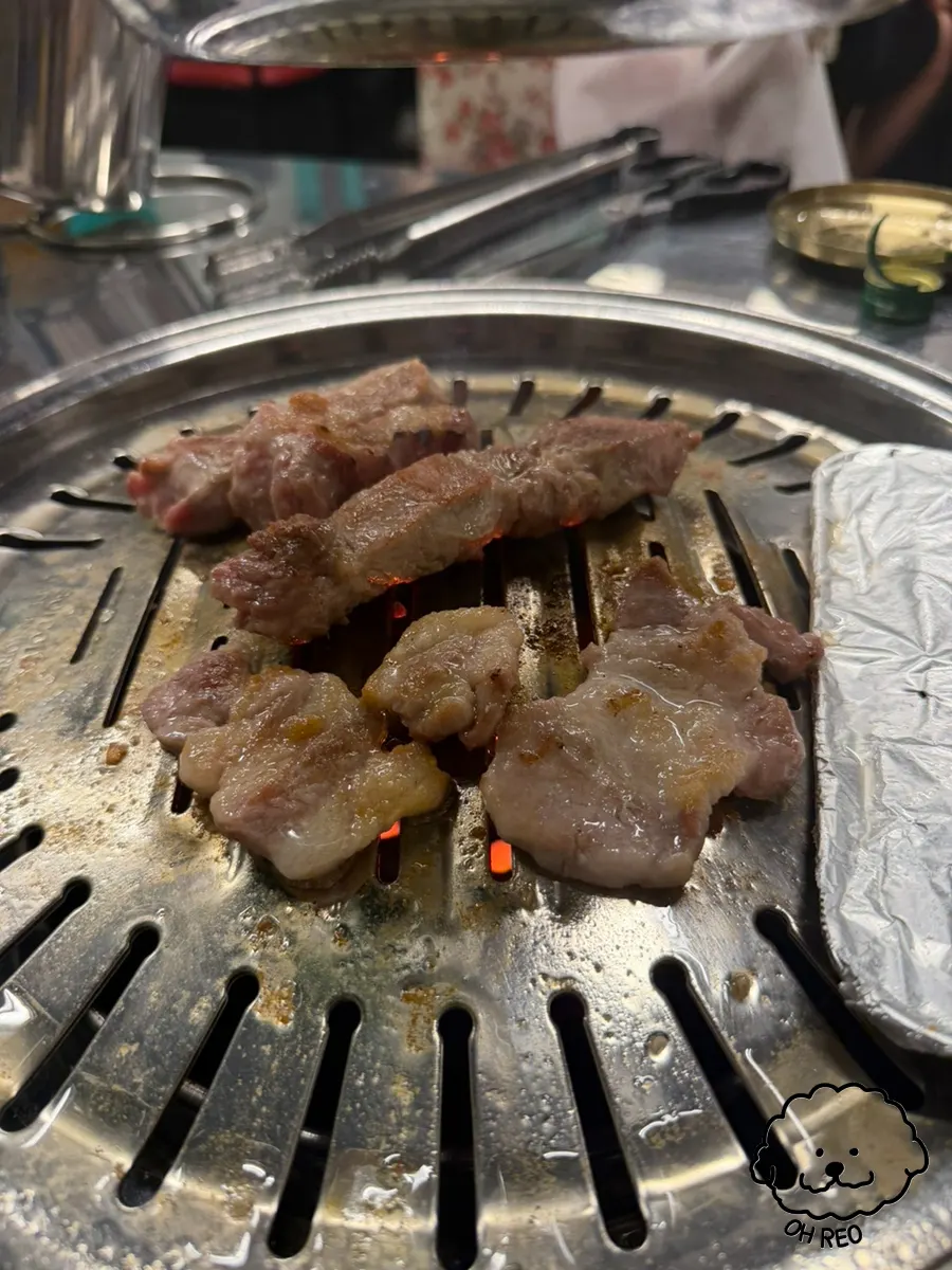 구운 고기와 파채를 올린 쌈