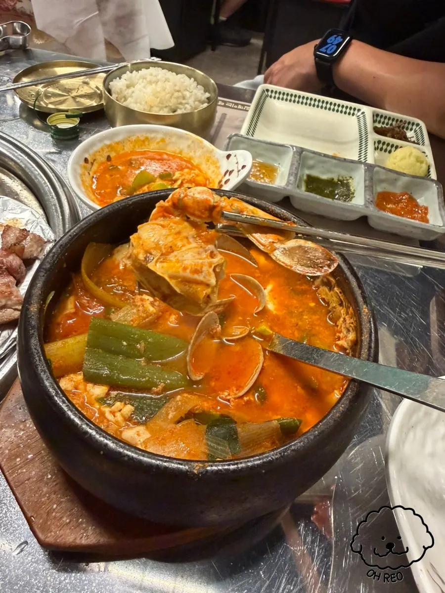 보글보글 끓는 순두부찌개 한 그릇