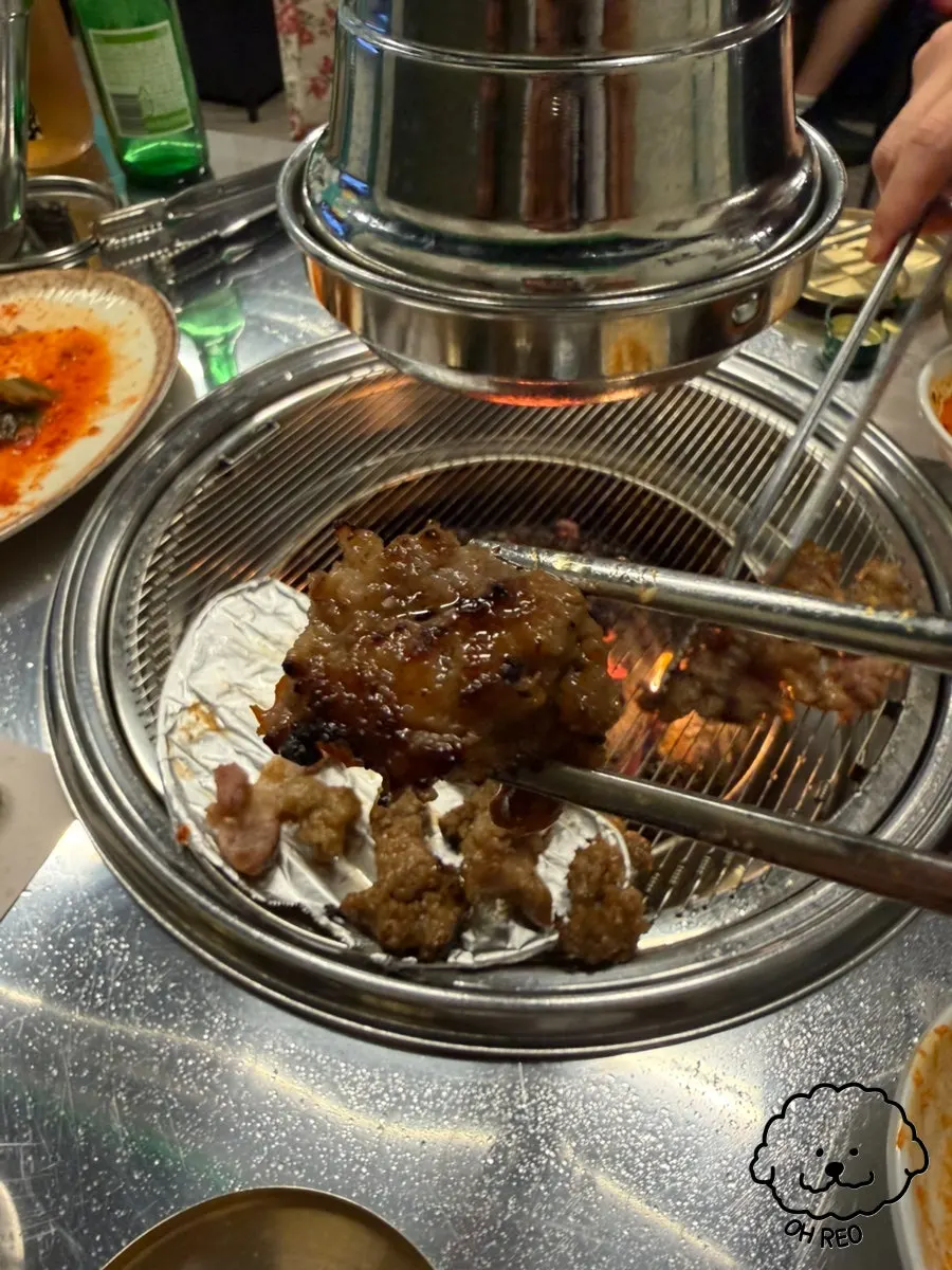 불판에 올린 오돌갈비
